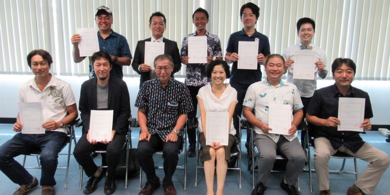 Startup support programme participants holding certificates